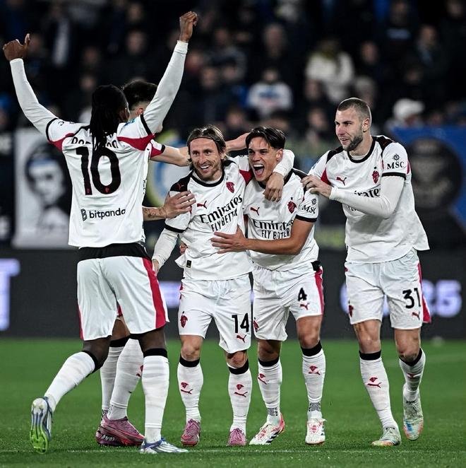 经纪人：若有球队有意圣地亚哥很正常，但他没离开米兰的想法（经纪人：球队追逐属正常，圣地亚哥无意离开米兰）