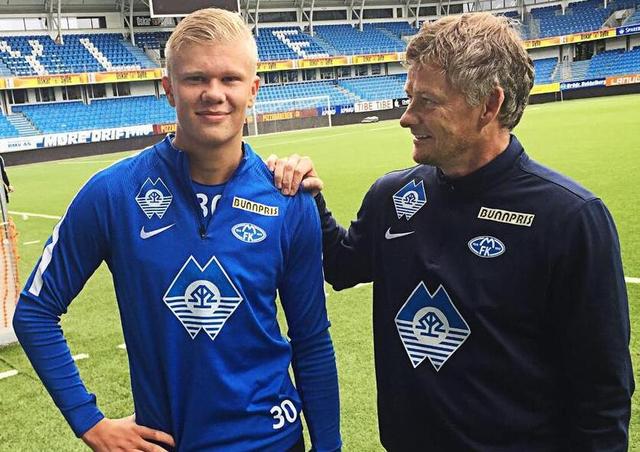 跟队：布伦特福德和桑德兰有意圣地亚哥，但球员想在米兰立足（布伦特福德与桑德兰有意圣地亚哥，但他更想留在米兰证明自己）