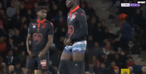 罗马诺：博尼伤势将改变国米冬窗策略，球员至少会缺阵两周（罗马诺：博尼受伤迫使国米调整冬窗计划，预计至少休战两周）