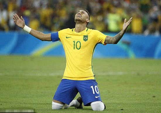 名记：字母哥即将得到3亿美元续约，各队高管对此有些犹豫（名记：字母哥或将达成3亿美元续约，多队高管态度谨慎）