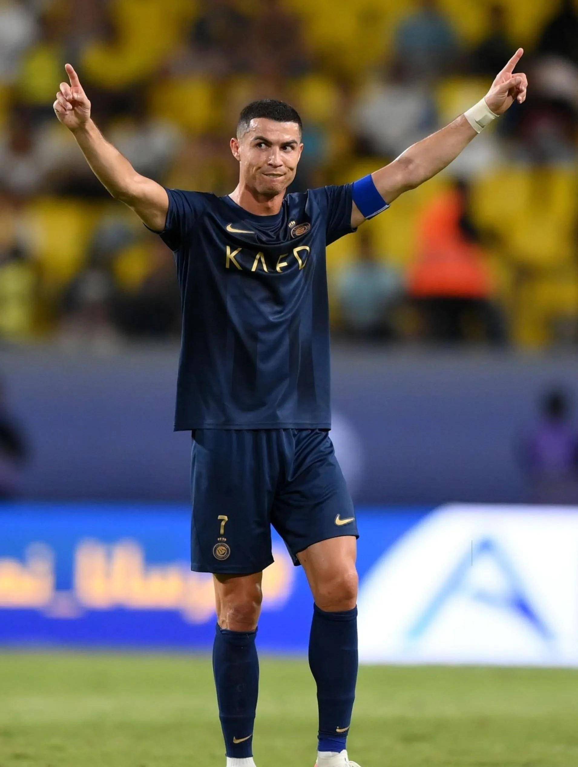 半场：卡利亚里0-0罗马，埃斯波西托造险（半场战报：卡利亚里与罗马互交白卷，埃斯波西托险些破门）