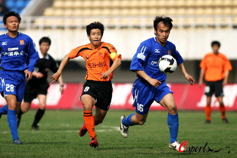 斯基拉：尤文将给伊尔迪兹500-550万年薪，加与欧冠挂钩奖金（斯基拉：尤文拟为伊尔迪兹提供500万至550万年薪，另含与欧冠挂钩的奖金）