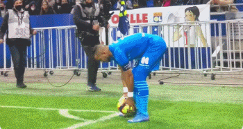 405次！梅西超越普斯卡什，独享足球历史助攻第一人荣誉（405次助攻里程碑！梅西超越普斯卡什，独占足坛历史助攻王）