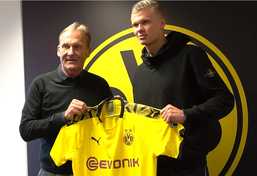 U22国足门将栾毅：少一人作战大家仍团结在一起，平局不容易（U22国足门将栾毅：十人应战依旧齐心，艰难收获平局）