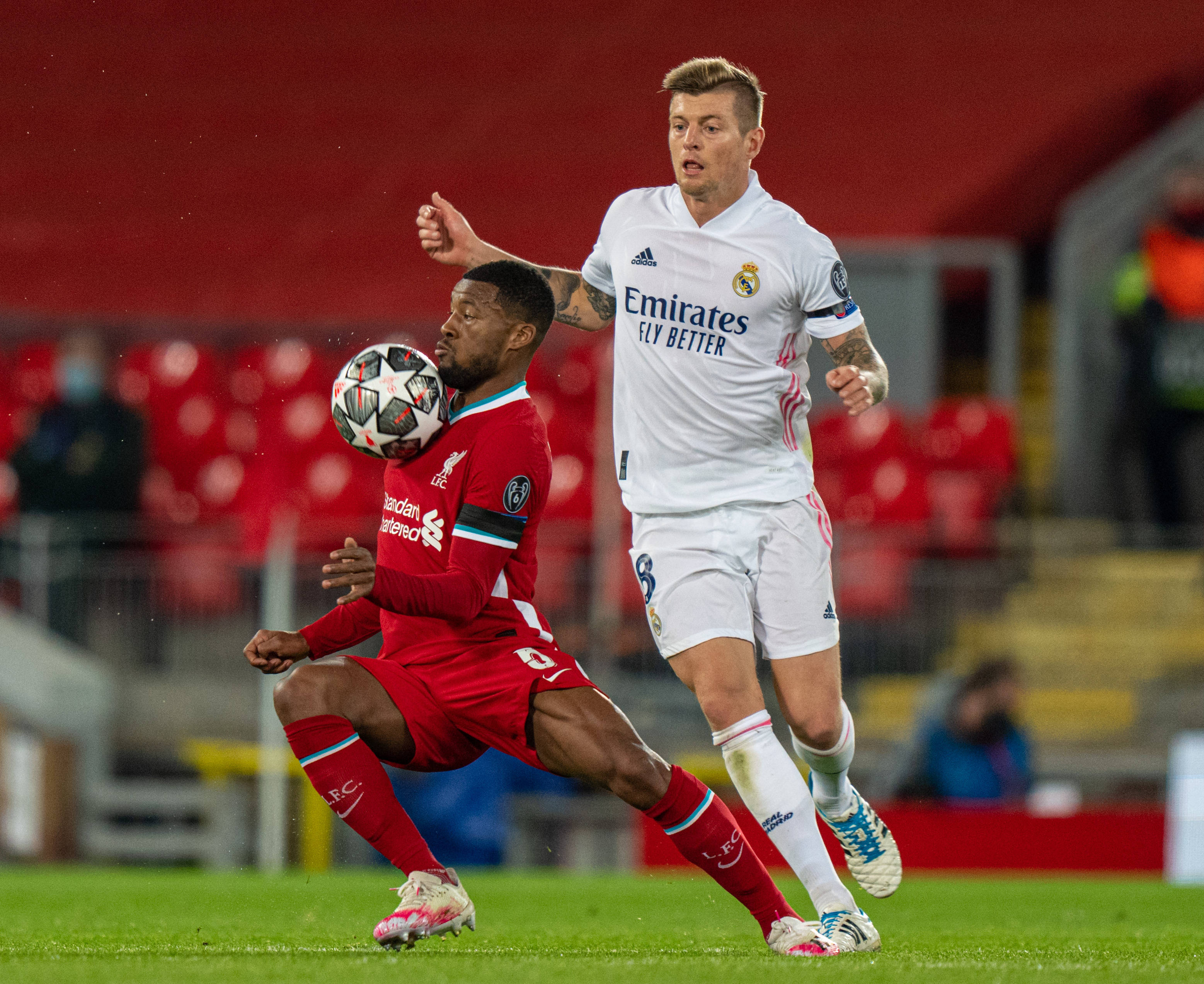 囧叔向裁判施压后染红，罗基：容忍这种行为问题会越来越严重（囧叔施压裁判遭红牌，罗基警告：若继续纵容，问题只会恶化）