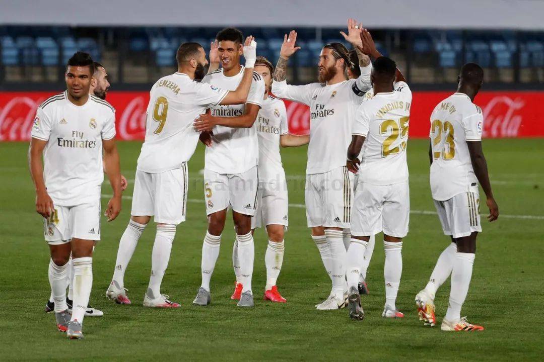 西甲：巴萨4-1大胜瓦伦西亚（西甲：巴萨4比1轻取瓦伦西亚）