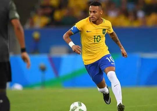 詹姆斯关键助攻锁定胜利（詹姆斯送出致胜助攻）