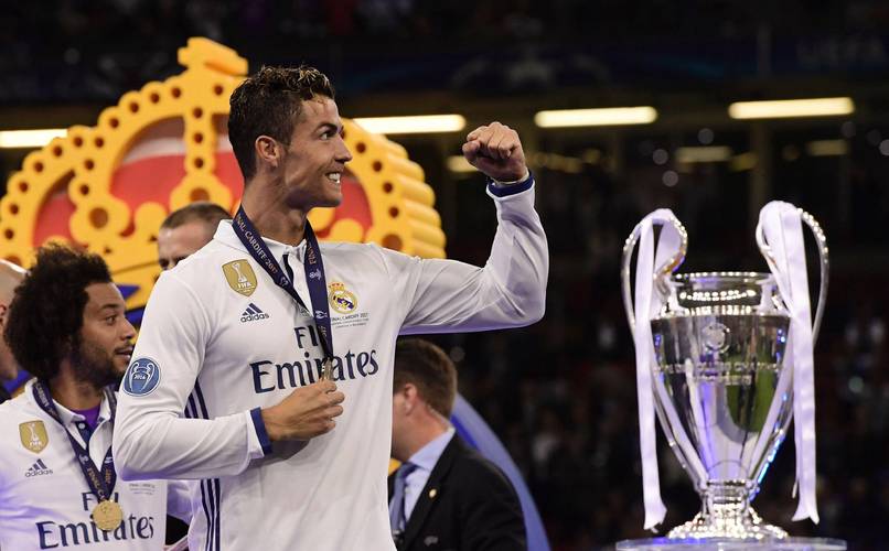 英媒：费迪南德称卢克-肖在曼联有重要地位，他需要证明自己（英媒：费迪南德认为卢克-肖在曼联举足轻重，但仍需自我证明）