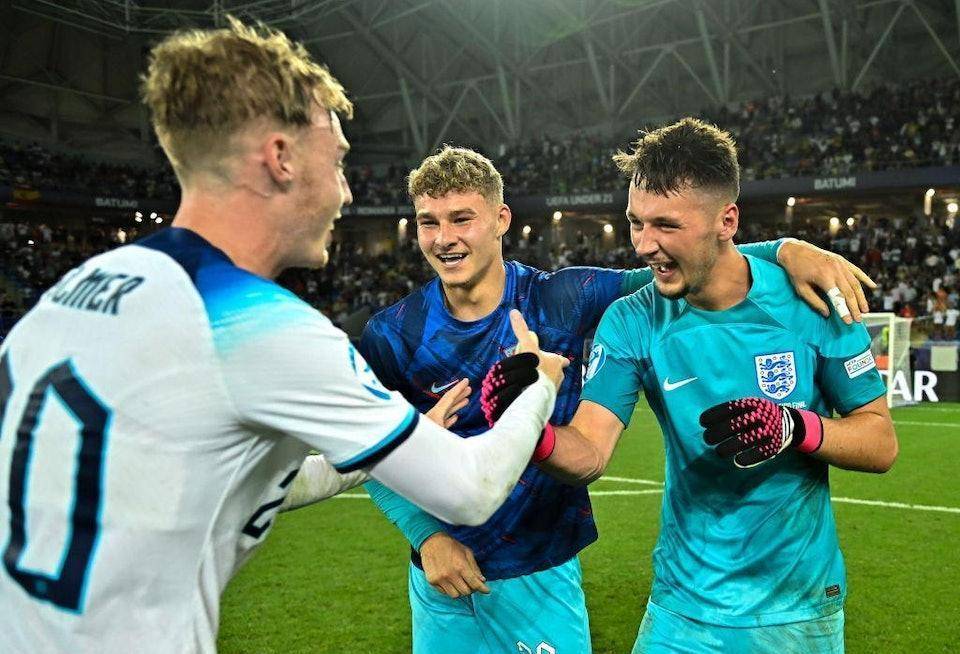 手感低迷！布朗&孙铭徽半场12中1&罚球5中3合砍6分（布朗、孙铭徽半场手感冰凉：投篮12中1、罚球5中3，仅合得6分）