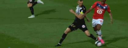 湖人詹姆斯关键封盖锁定胜局（詹姆斯关键大帽助湖人锁定胜利）