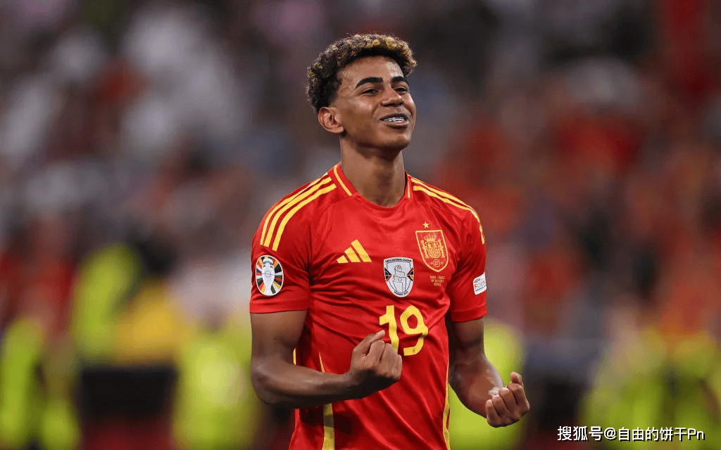 情绪不佳，吉拉西在下半场被换下时拒绝与主教练科瓦奇握手（下半场被换下，情绪不佳的吉拉西拒与主帅科瓦奇握手）