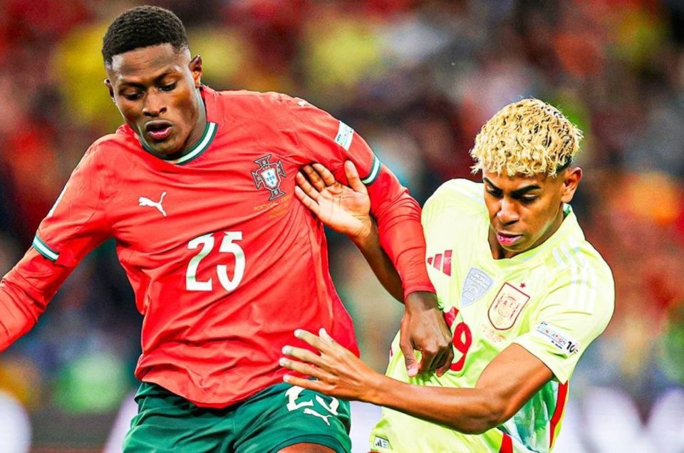 欧冠淘汰赛前瞻：曼联对阵巴黎,（欧冠淘汰赛焦点战：曼联迎战巴黎）