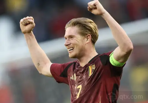 莱万：感谢球迷们的热烈支持，愿为波兰献出生命（莱万：感谢球迷的热情支持，我愿为波兰奉献一切）