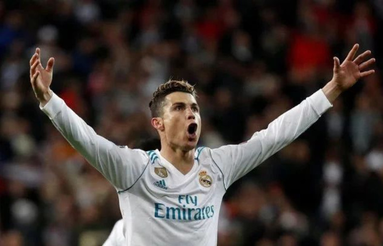 维蒂尼亚是第九位欧冠对英格兰球队戴帽球员，也是葡萄牙首人（维蒂尼亚成欧冠对英格兰队戴帽第9人，葡萄牙球员史上第一）