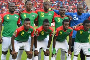 CBA杯战报：塔克22分7板，广厦103-99险胜青岛（CBA杯赛况：塔克砍22+7，广厦103-99险胜青岛）