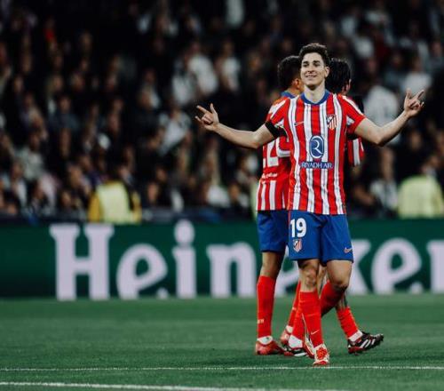 英超将迎第42次首尾对决，此前榜首球队30胜7平4负（英超第42次榜首对阵垫底将上演：领头羊过往战绩30胜7平4负）